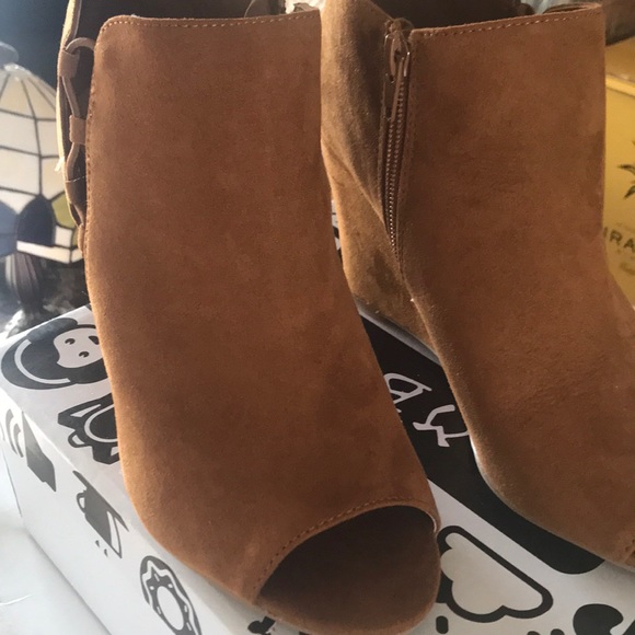 Brand new size 8.5 Booties - Picture 2 of 3